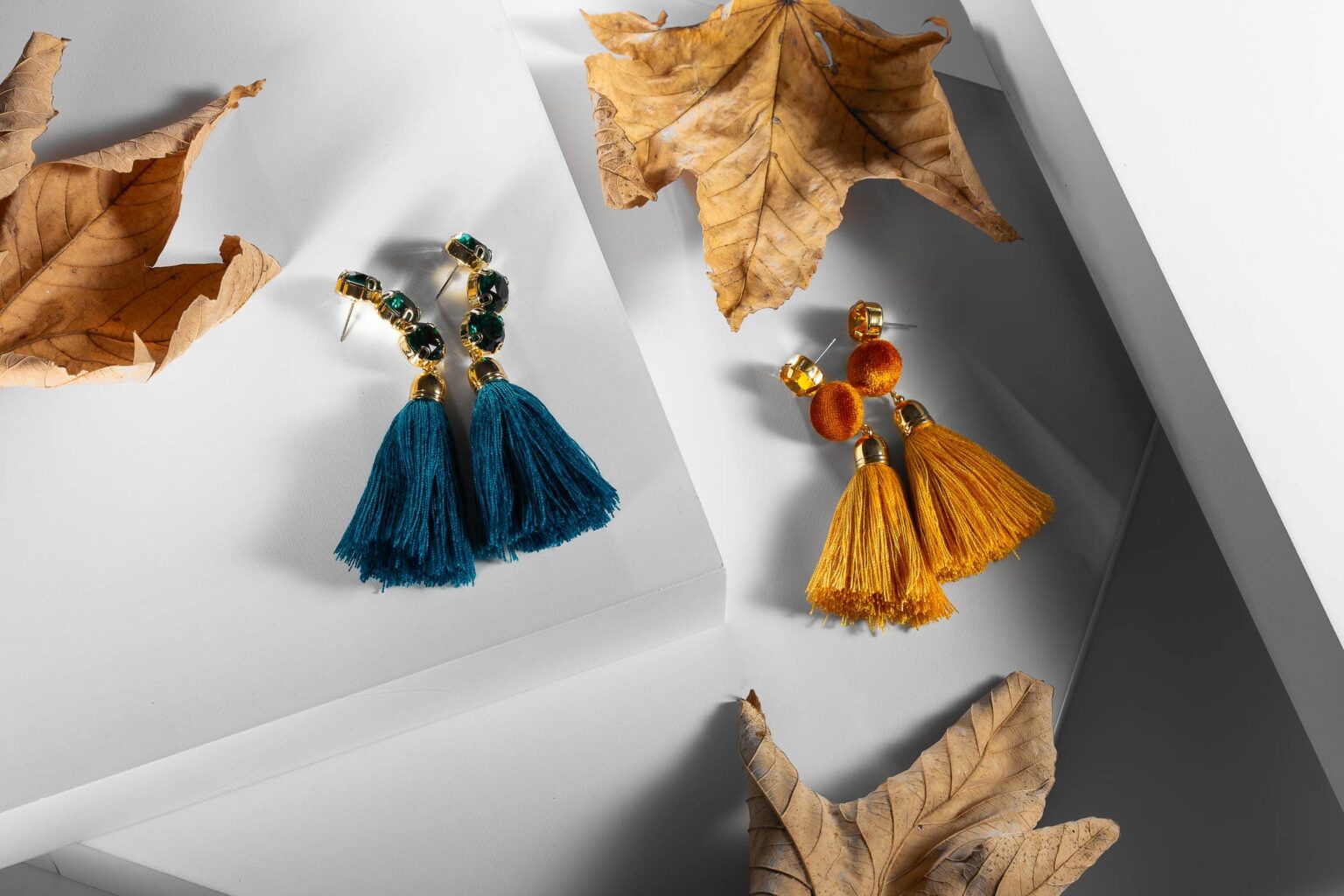 Photographing jewelry in color of autumn