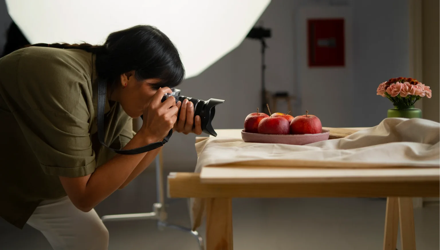 How to become a good product photographer in 2024