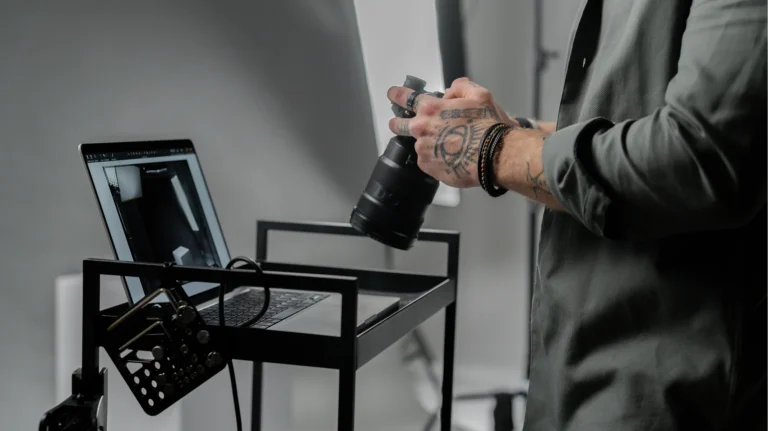 Traditional product photography vs 3D animation in e-commerce